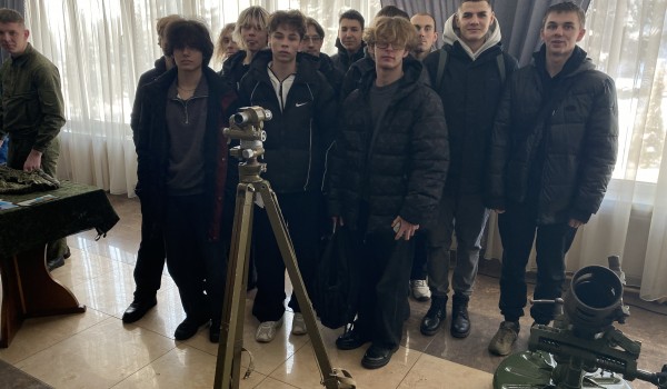 Знакомство с вооружением и военной подготовкой